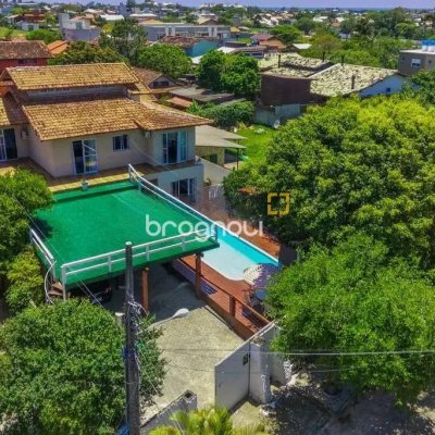 Casa com 307m², 4 quartos (sendo 2 suítes), 5 garagens, no bairro Campeche em Florianópolis