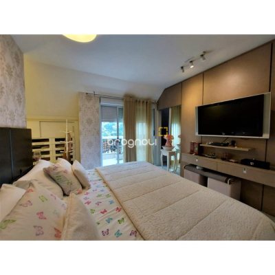 Cobertura com 166m², 4 quartos (sendo 3 suítes), 2 garagens, no bairro Trindade em Florianópolis