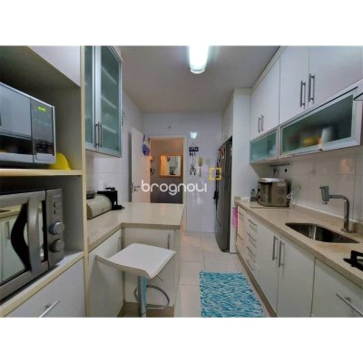 Cobertura com 166m², 4 quartos (sendo 3 suítes), 2 garagens, no bairro Trindade em Florianópolis