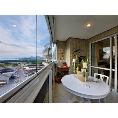 Cobertura com 166m², 4 quartos (sendo 3 suítes), 2 garagens, no bairro Trindade em Florianópolis