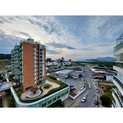 Cobertura com 166m², 4 quartos (sendo 3 suítes), 2 garagens, no bairro Trindade em Florianópolis