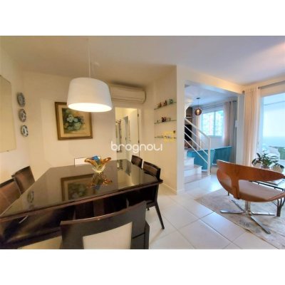 Cobertura com 166m², 4 quartos (sendo 3 suítes), 2 garagens, no bairro Trindade em Florianópolis