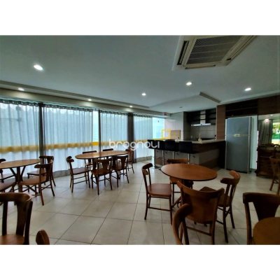 Cobertura com 166m², 4 quartos (sendo 3 suítes), 2 garagens, no bairro Trindade em Florianópolis