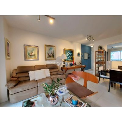 Cobertura com 166m², 4 quartos (sendo 3 suítes), 2 garagens, no bairro Trindade em Florianópolis