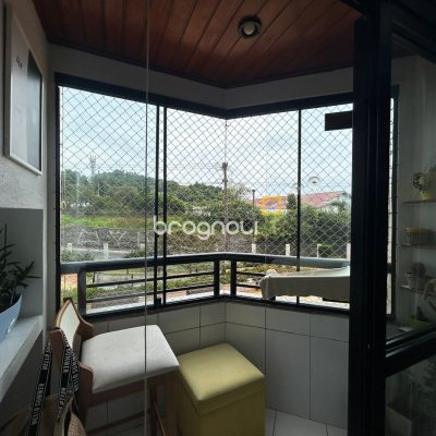 Apartamento com 75m², 2 quartos (sendo 1 suíte), 1 garagem, no bairro Estreito em Florianópolis