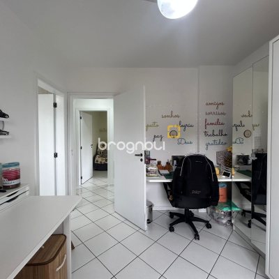Apartamento com 75m², 2 quartos (sendo 1 suíte), 1 garagem, no bairro Estreito em Florianópolis