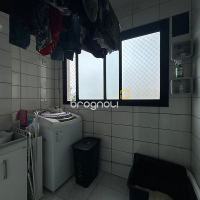 Apartamento com 75m², 2 quartos (sendo 1 suíte), 1 garagem, no bairro Estreito em Florianópolis