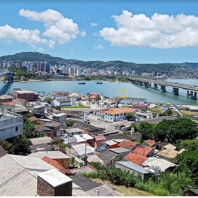 Apartamento com 75m², 2 quartos (sendo 1 suíte), 1 garagem, no bairro Estreito em Florianópolis
