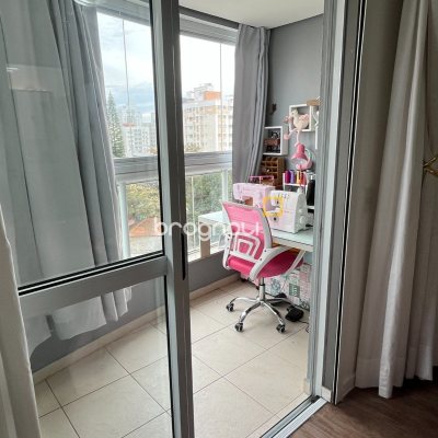 Apartamento com 87m², 3 quartos (sendo 1 suíte), 1 garagem, no bairro Kobrasol em São José