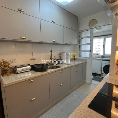 Apartamento com 87m², 3 quartos (sendo 1 suíte), 1 garagem, no bairro Kobrasol em São José