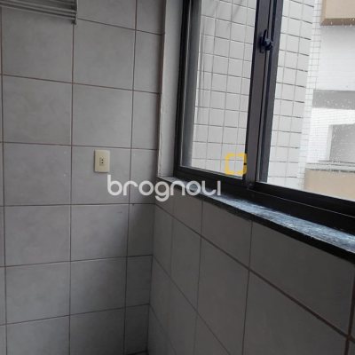 Apartamento com 70m², 2 quartos (sendo 1 suíte), 1 garagem, no bairro Ingleses em Florianópolis