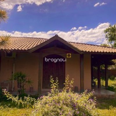 Casa com 362m², 4 quartos (sendo 4 suítes), 2 garagens, no bairro Campeche em Florianópolis