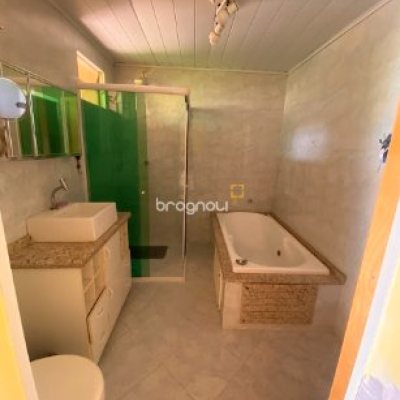 Casa com 362m², 4 quartos (sendo 4 suítes), 2 garagens, no bairro Campeche em Florianópolis