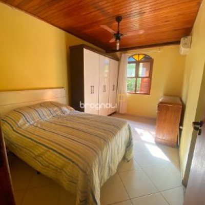 Casa com 362m², 4 quartos (sendo 4 suítes), 2 garagens, no bairro Campeche em Florianópolis