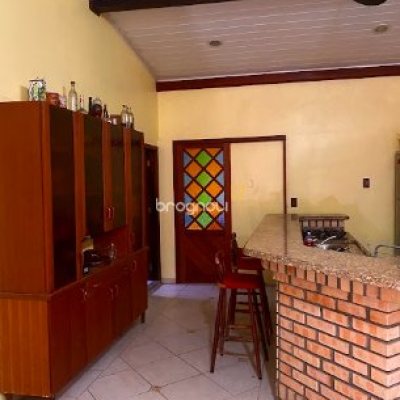 Casa com 362m², 4 quartos (sendo 4 suítes), 2 garagens, no bairro Campeche em Florianópolis