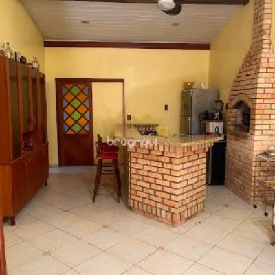 Casa com 362m², 4 quartos (sendo 4 suítes), 2 garagens, no bairro Campeche em Florianópolis