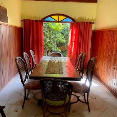 Casa com 362m², 4 quartos (sendo 4 suítes), 2 garagens, no bairro Campeche em Florianópolis
