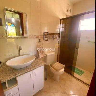 Casa com 362m², 4 quartos (sendo 4 suítes), 2 garagens, no bairro Campeche em Florianópolis