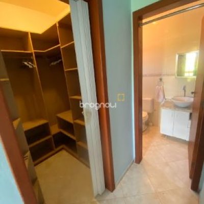 Casa com 362m², 4 quartos (sendo 4 suítes), 2 garagens, no bairro Campeche em Florianópolis
