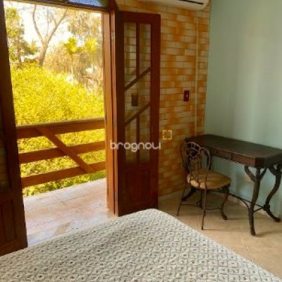 Casa com 362m², 4 quartos (sendo 4 suítes), 2 garagens, no bairro Campeche em Florianópolis