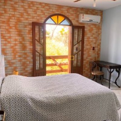Casa com 362m², 4 quartos (sendo 4 suítes), 2 garagens, no bairro Campeche em Florianópolis
