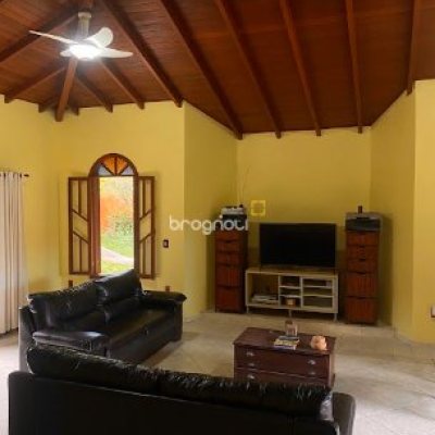 Casa com 362m², 4 quartos (sendo 4 suítes), 2 garagens, no bairro Campeche em Florianópolis