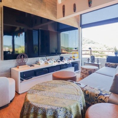 Cobertura com 132m², 3 quartos (sendo 3 suítes), 2 garagens, no bairro Lagoa da Conceição em Florianópolis