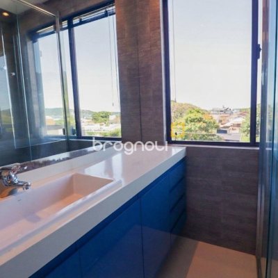 Cobertura com 132m², 3 quartos (sendo 3 suítes), 2 garagens, no bairro Lagoa da Conceição em Florianópolis
