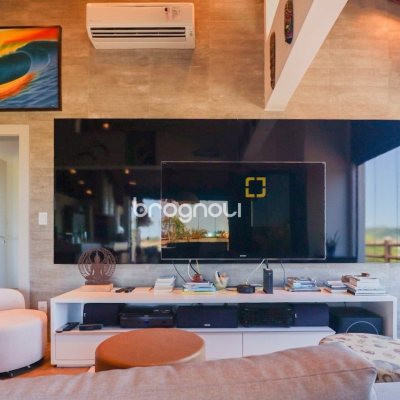 Cobertura com 132m², 3 quartos (sendo 3 suítes), 2 garagens, no bairro Lagoa da Conceição em Florianópolis