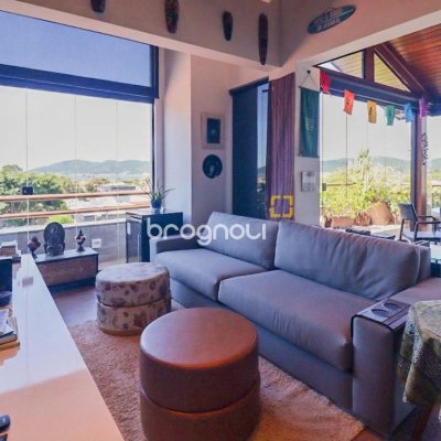 Cobertura com 132m², 3 quartos (sendo 3 suítes), 2 garagens, no bairro Lagoa da Conceição em Florianópolis