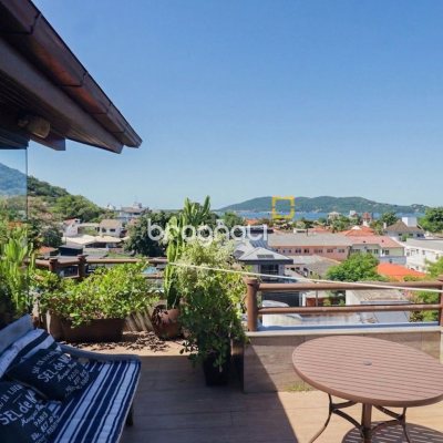 Cobertura com 132m², 3 quartos (sendo 3 suítes), 2 garagens, no bairro Lagoa da Conceição em Florianópolis