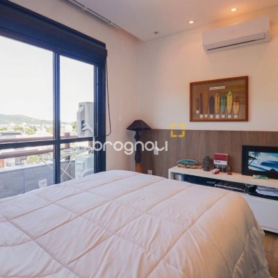 Cobertura com 132m², 3 quartos (sendo 3 suítes), 2 garagens, no bairro Lagoa da Conceição em Florianópolis