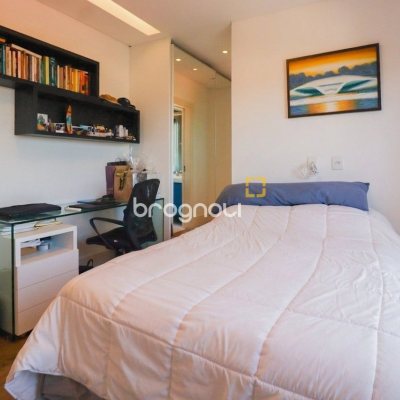 Cobertura com 132m², 3 quartos (sendo 3 suítes), 2 garagens, no bairro Lagoa da Conceição em Florianópolis
