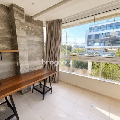 Apartamento com 130m², 3 quartos (sendo 2 suítes), 2 garagens, no bairro Campeche em Florianópolis