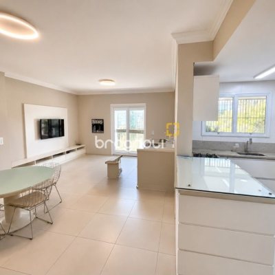 Apartamento com 130m², 3 quartos (sendo 2 suítes), 2 garagens, no bairro Campeche em Florianópolis