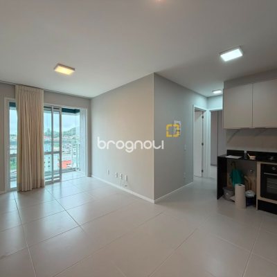 Apartamento com 53m², 2 quartos (sendo 1 suíte), 1 garagem, no bairro Ipiranga em São José