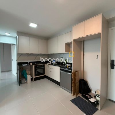 Apartamento com 53m², 2 quartos (sendo 1 suíte), 1 garagem, no bairro Ipiranga em São José