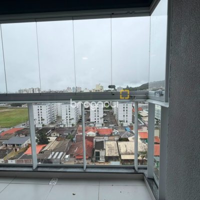 Apartamento com 53m², 2 quartos (sendo 1 suíte), 1 garagem, no bairro Ipiranga em São José