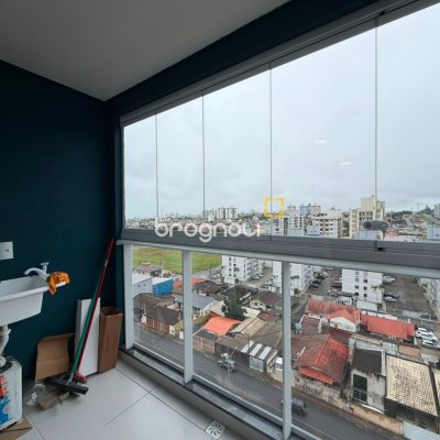 Apartamento com 53m², 2 quartos (sendo 1 suíte), 1 garagem, no bairro Ipiranga em São José