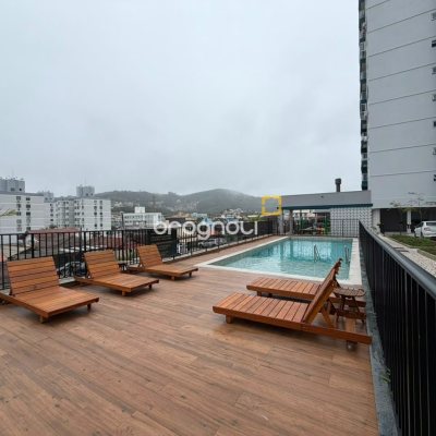 Apartamento com 53m², 2 quartos (sendo 1 suíte), 1 garagem, no bairro Ipiranga em São José