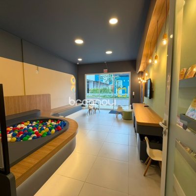 Apartamento com 53m², 2 quartos (sendo 1 suíte), 1 garagem, no bairro Ipiranga em São José