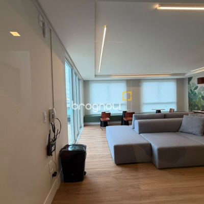 Apartamento com 53m², 2 quartos (sendo 1 suíte), 1 garagem, no bairro Ipiranga em São José