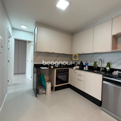 Apartamento com 53m², 2 quartos (sendo 1 suíte), 1 garagem, no bairro Ipiranga em São José
