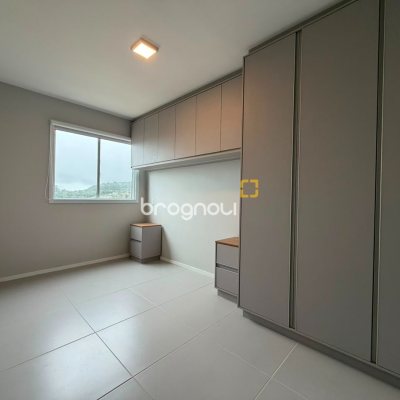 Apartamento com 53m², 2 quartos (sendo 1 suíte), 1 garagem, no bairro Ipiranga em São José