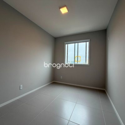 Apartamento com 53m², 2 quartos (sendo 1 suíte), 1 garagem, no bairro Ipiranga em São José