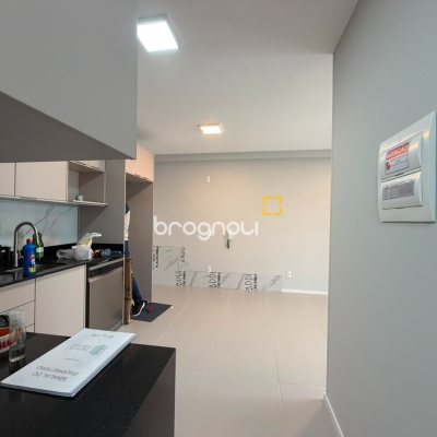 Apartamento com 53m², 2 quartos (sendo 1 suíte), 1 garagem, no bairro Ipiranga em São José