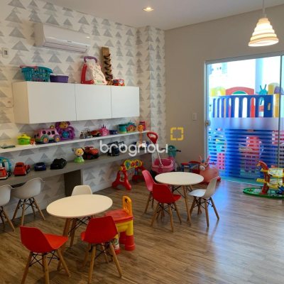 Apartamento com 73m², 2 quartos (sendo 1 suíte), 2 garagens, no bairro Agronômica em Florianópolis