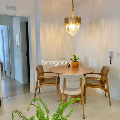 Apartamento com 73m², 2 quartos (sendo 1 suíte), 2 garagens, no bairro Agronômica em Florianópolis