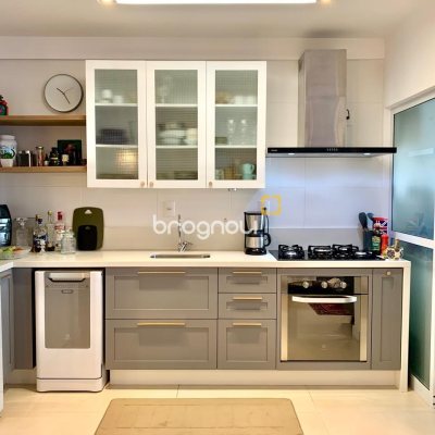 Apartamento com 73m², 2 quartos (sendo 1 suíte), 2 garagens, no bairro Agronômica em Florianópolis