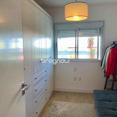 Apartamento com 73m², 2 quartos (sendo 1 suíte), 2 garagens, no bairro Agronômica em Florianópolis